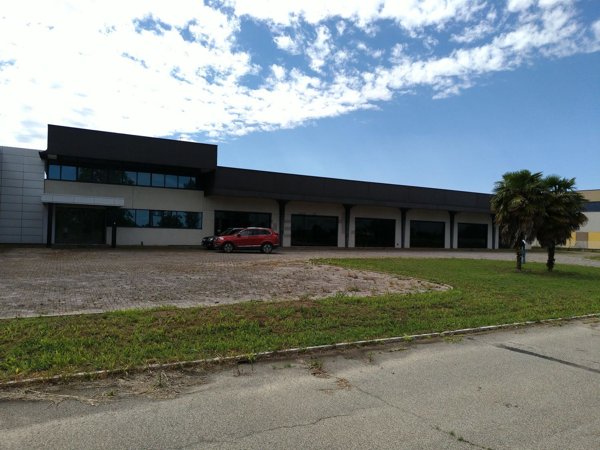 negozio in affitto a Borgo Mantovano in zona Pieve di Coriano