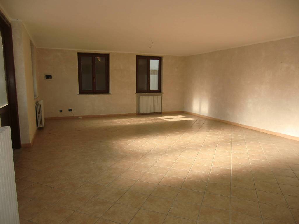 locale commerciale in affitto a Santena