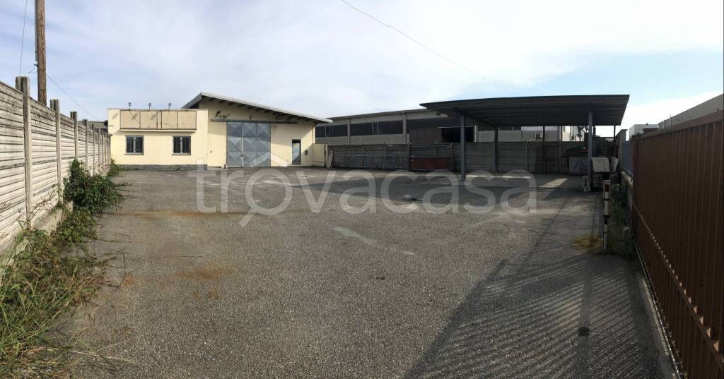 locale commerciale in affitto a Santena