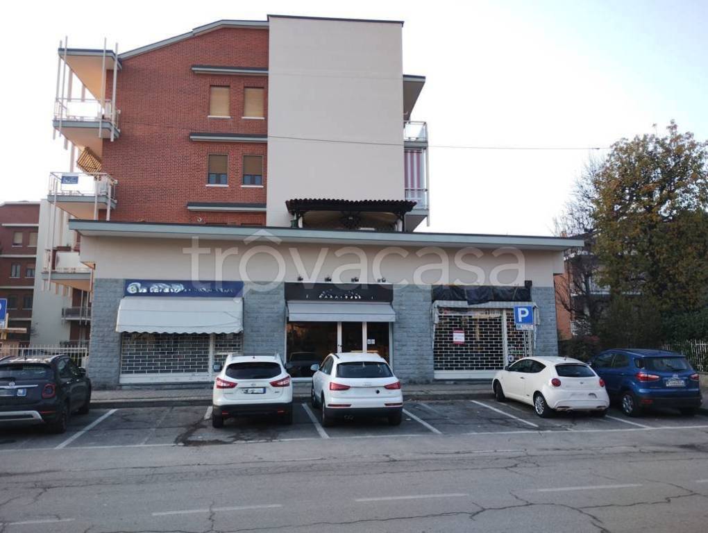 negozio in affitto a Santena