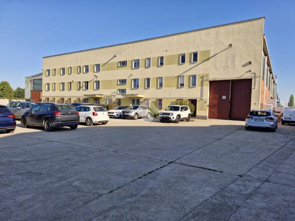 locale commerciale in affitto a Santena