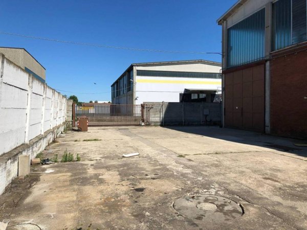 locale commerciale in affitto a Santena