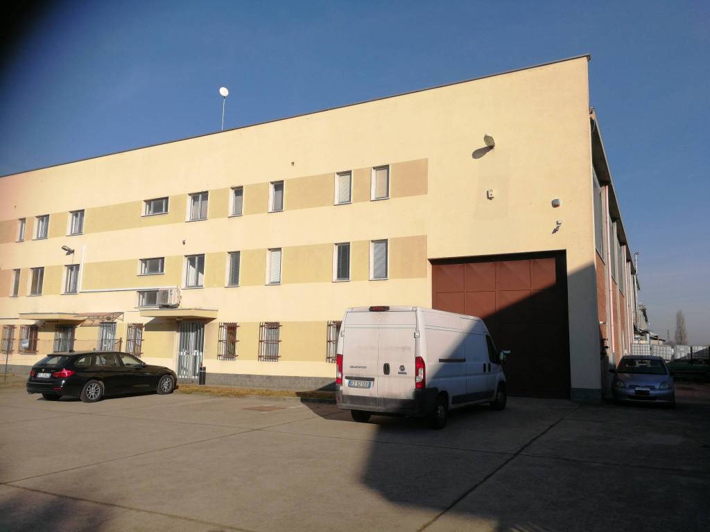 locale commerciale in affitto a Santena