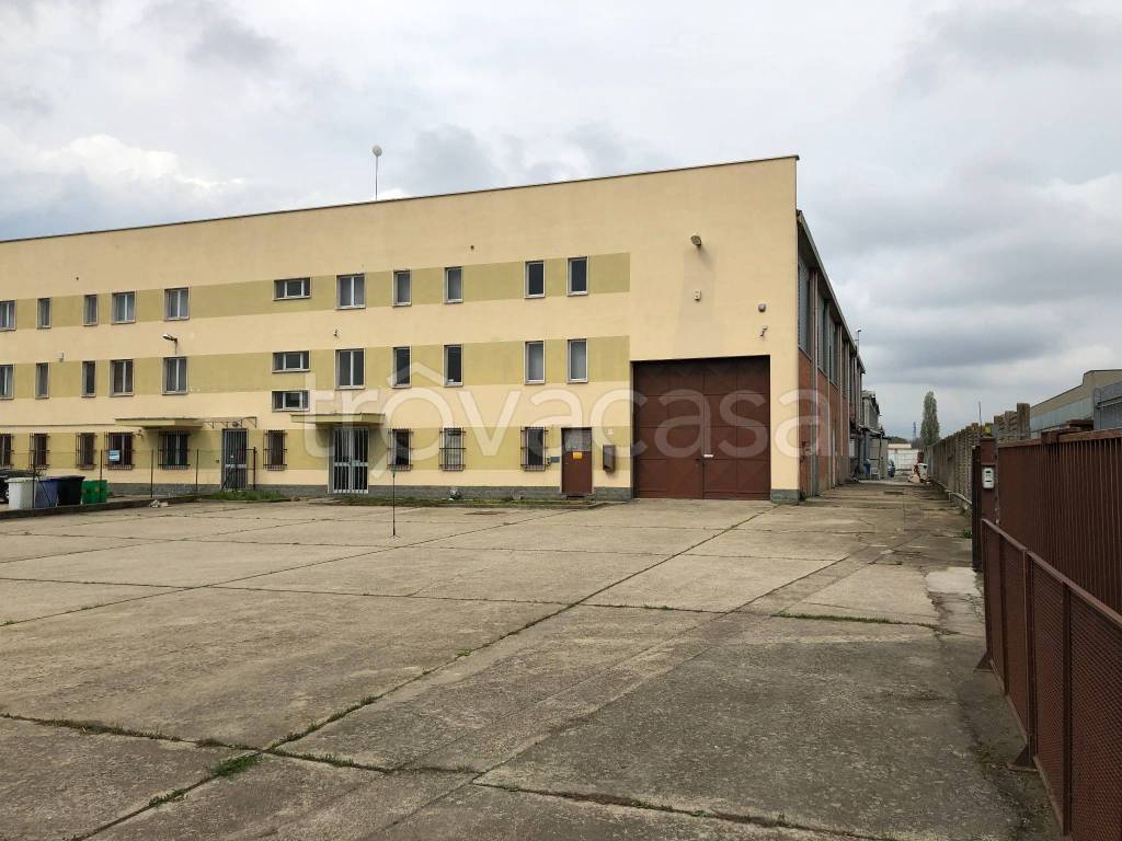 locale commerciale in affitto a Santena