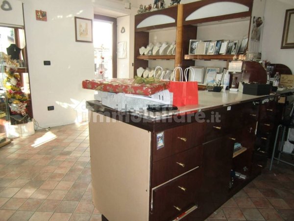 locale commerciale in affitto a Santena in zona Gamenario