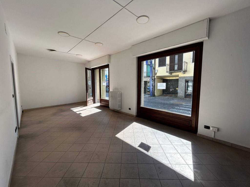 negozio in affitto a Santena