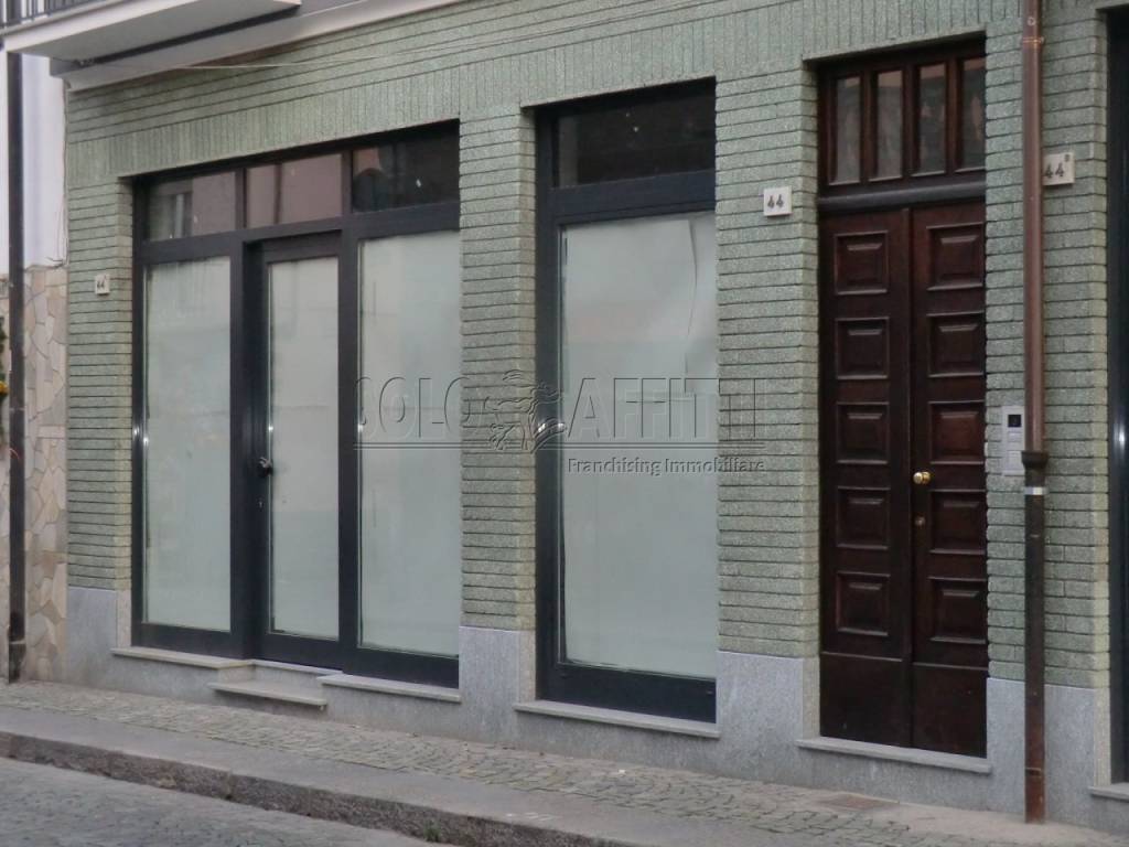 negozio in affitto a Santena