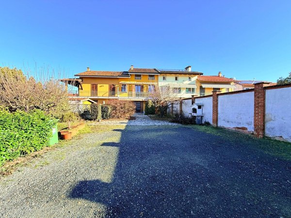 casa indipendente in affitto a Santena