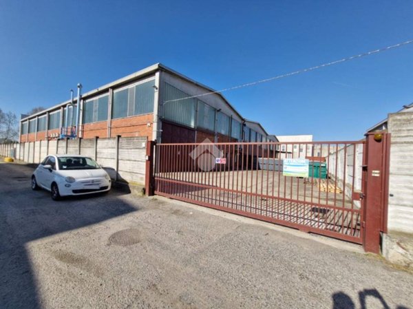 locale commerciale in affitto a Santena