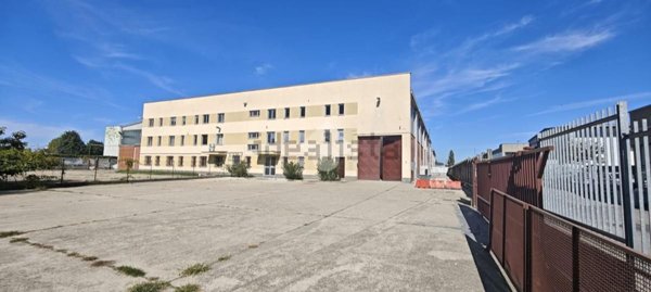 locale commerciale in affitto a Santena