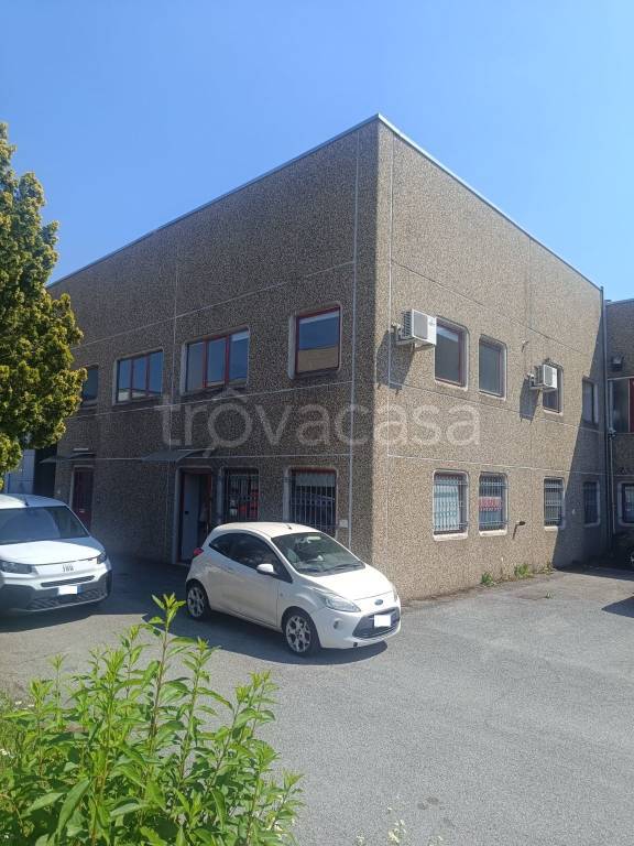 locale commerciale in affitto a Santena