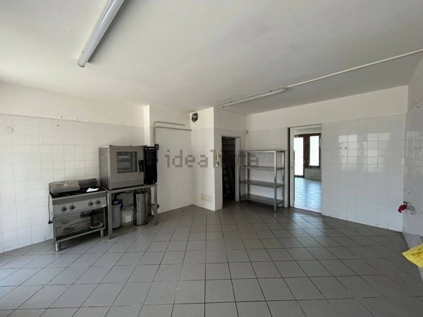 locale commerciale in affitto a Santena in zona Gamenario