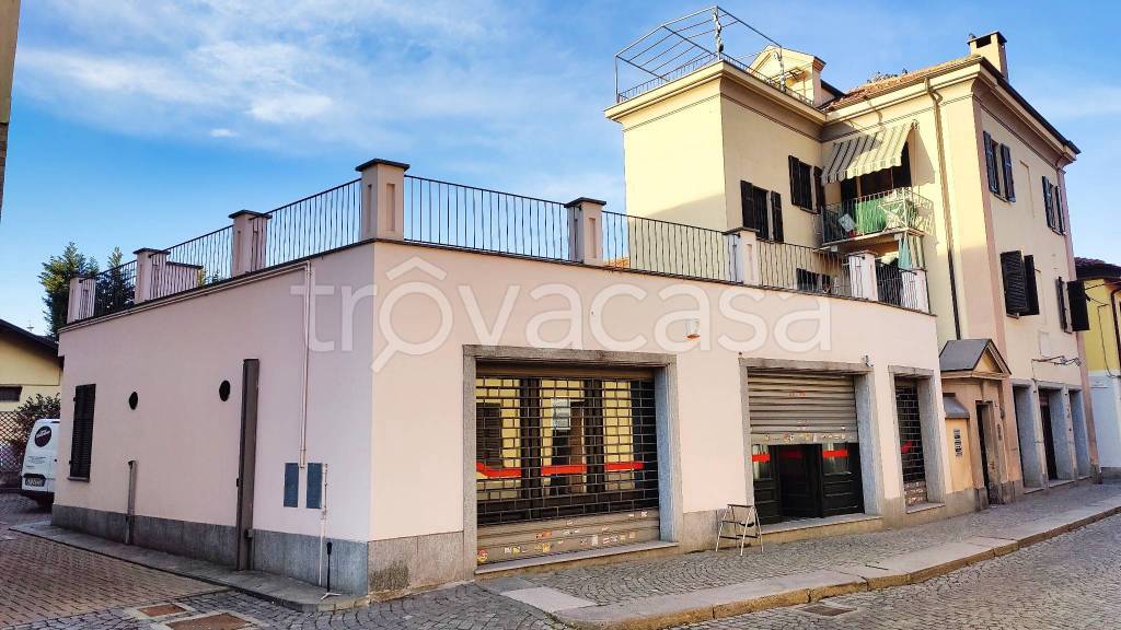 negozio in affitto a Santena in zona Gamenario