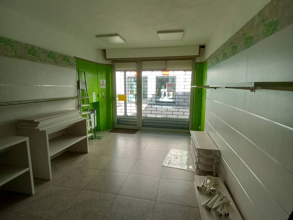 negozio in affitto a Settimo Torinese