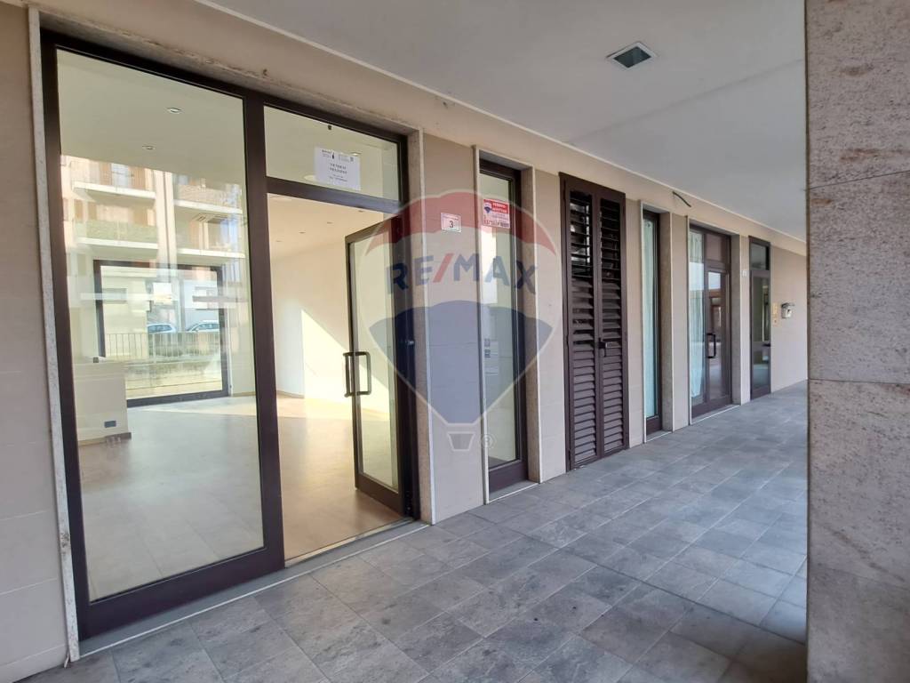 negozio in affitto a Settimo Torinese
