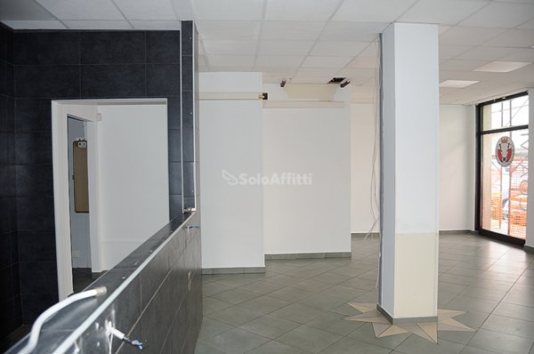 locale commerciale in affitto a Settimo Torinese