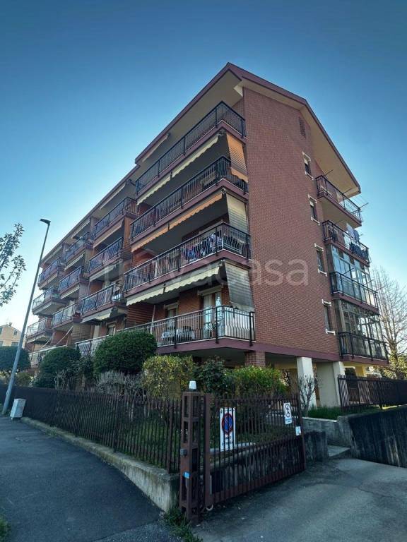locale commerciale in affitto a Settimo Torinese