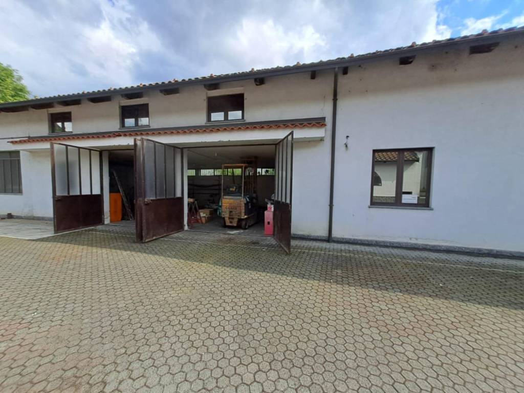 locale commerciale in affitto a Settimo Torinese