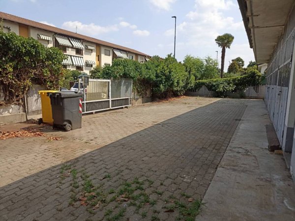 locale commerciale in affitto a Settimo Torinese