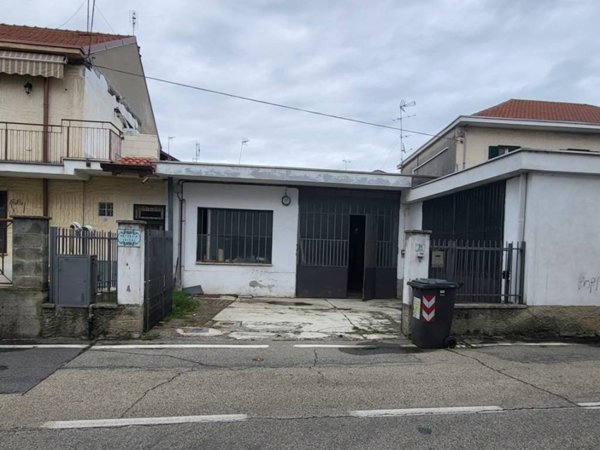 locale commerciale in affitto a Settimo Torinese