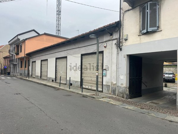 locale commerciale in affitto a Settimo Torinese
