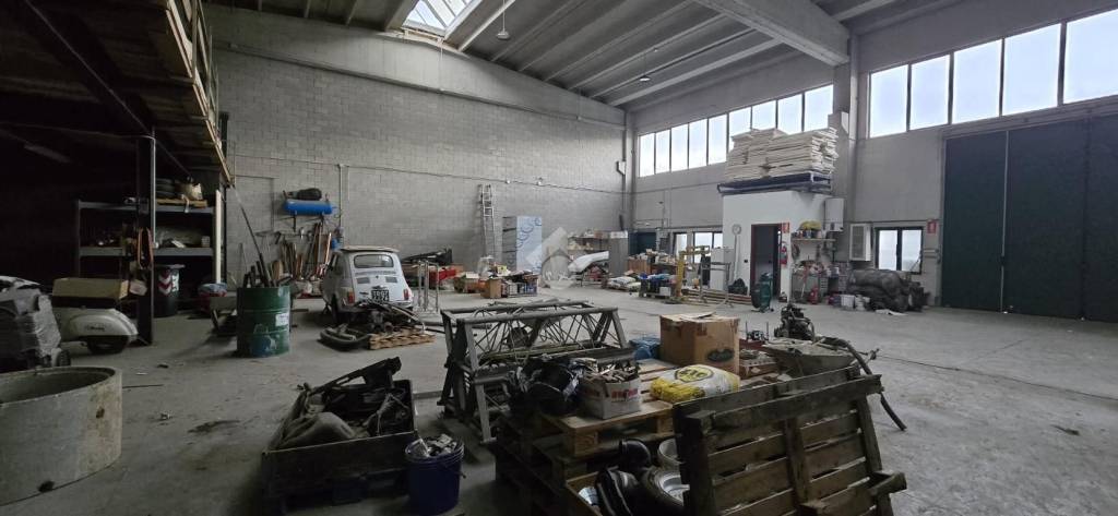 capannone in affitto a Settimo Torinese