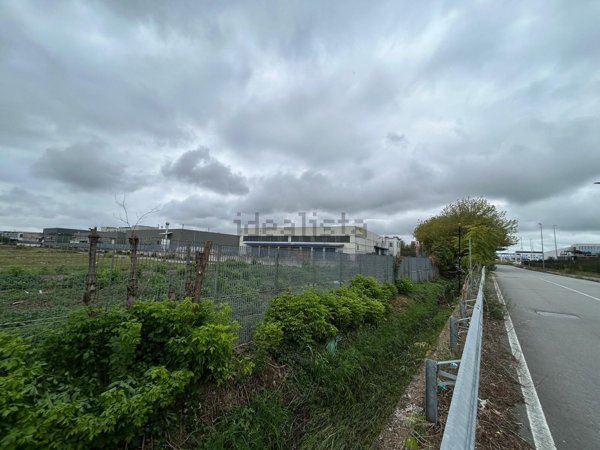 locale di sgombero in affitto a Settimo Torinese