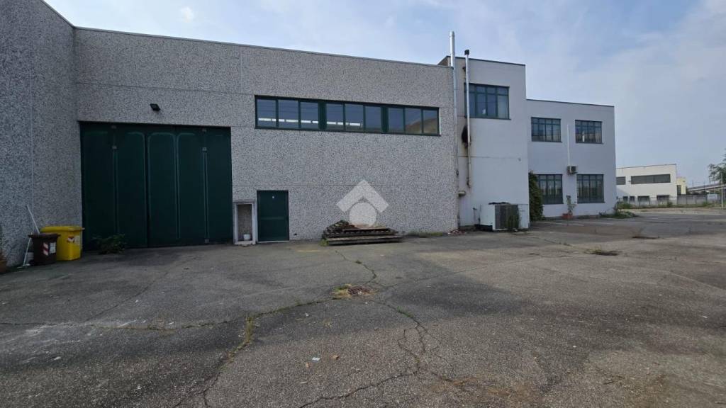 locale commerciale in affitto a Settimo Torinese