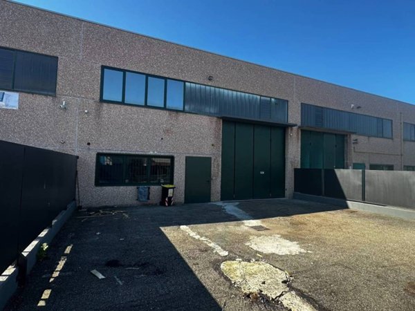 locale commerciale in affitto a Settimo Torinese