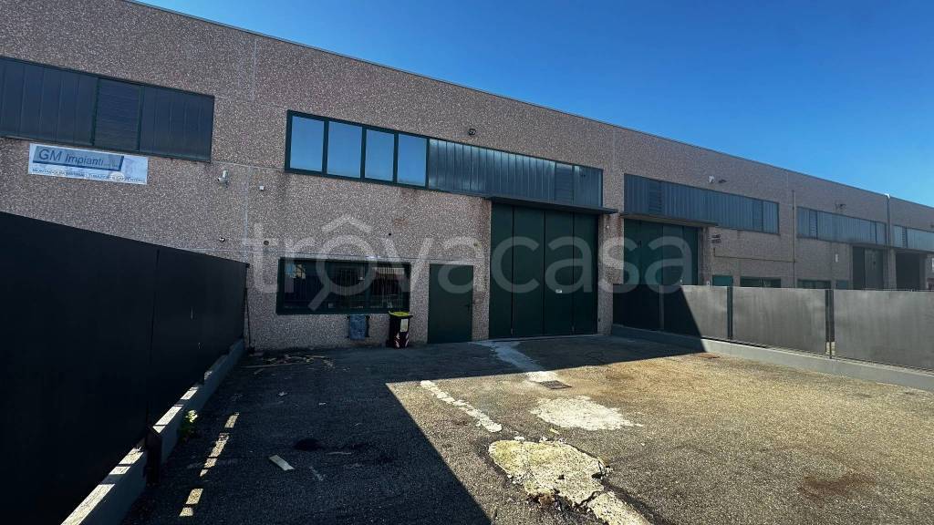locale commerciale in affitto a Settimo Torinese