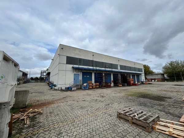 locale di sgombero in affitto a Settimo Torinese