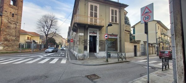 locale commerciale in affitto a Settimo Torinese
