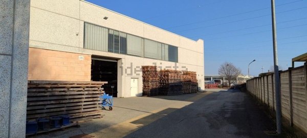 capannone in affitto a Settimo Torinese