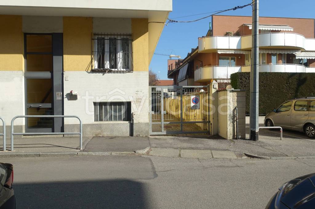 locale commerciale in affitto a Settimo Torinese