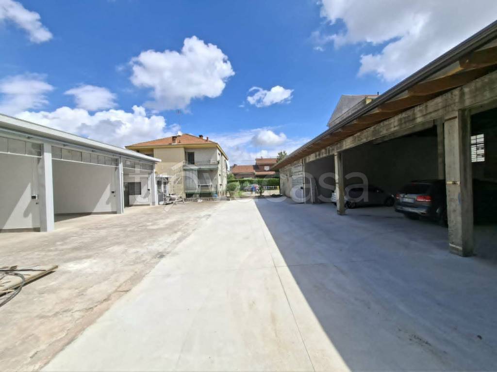 locale commerciale in affitto a Settimo Torinese