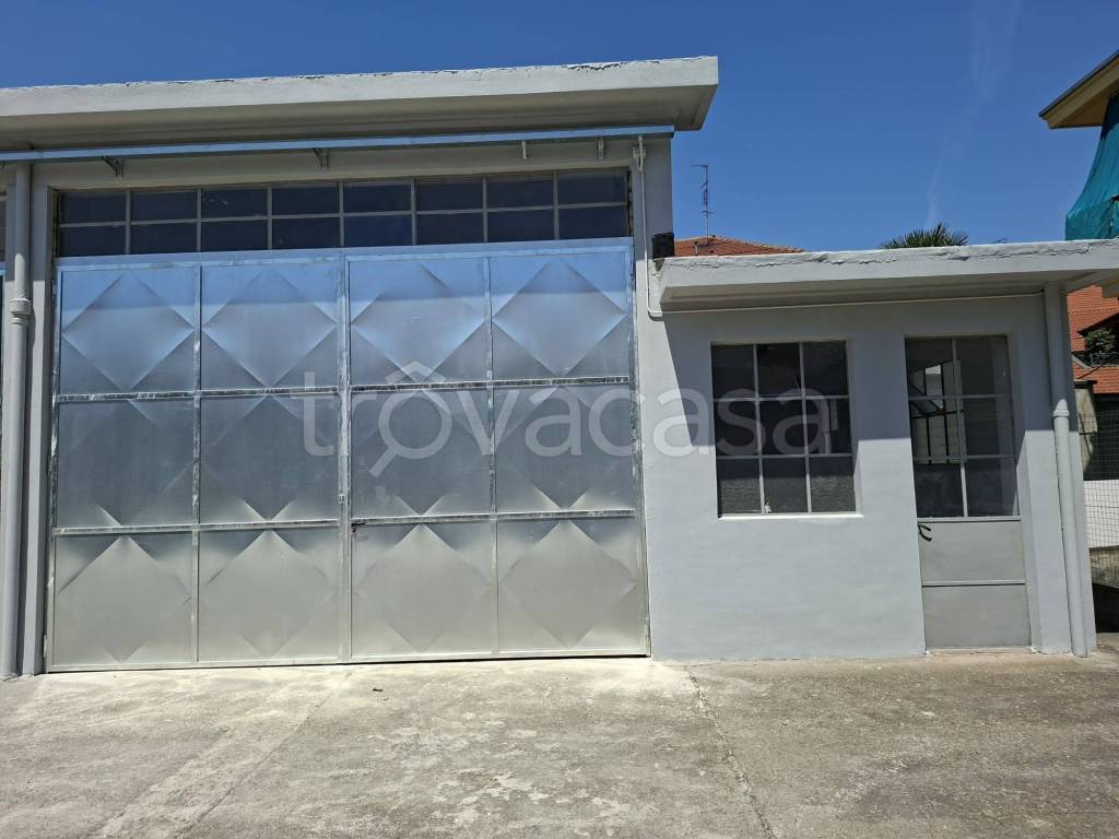 locale commerciale in affitto a Settimo Torinese