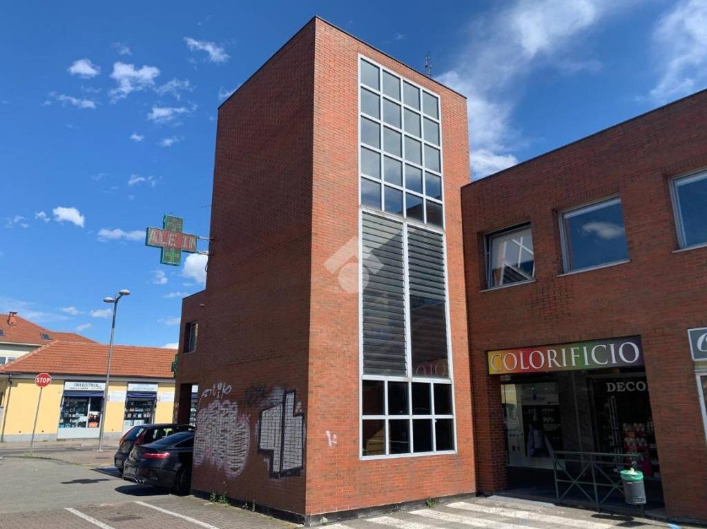 negozio in affitto a Settimo Torinese