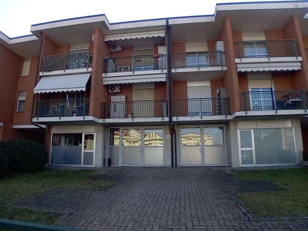 negozio in affitto a Settimo Torinese