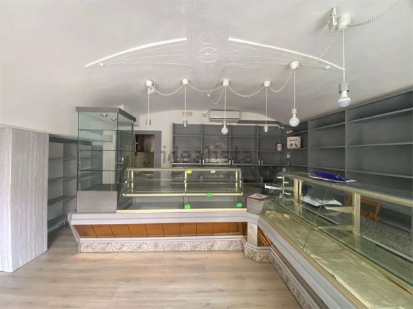 negozio in affitto a Settimo Torinese