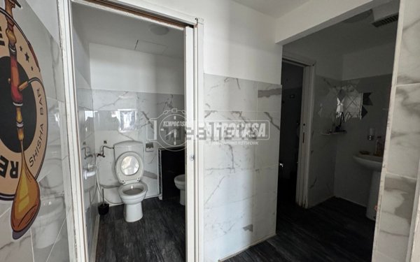 locale commerciale in affitto a Settimo Torinese in zona Le Villette