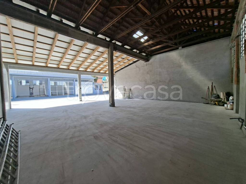 locale commerciale in affitto a Settimo Torinese