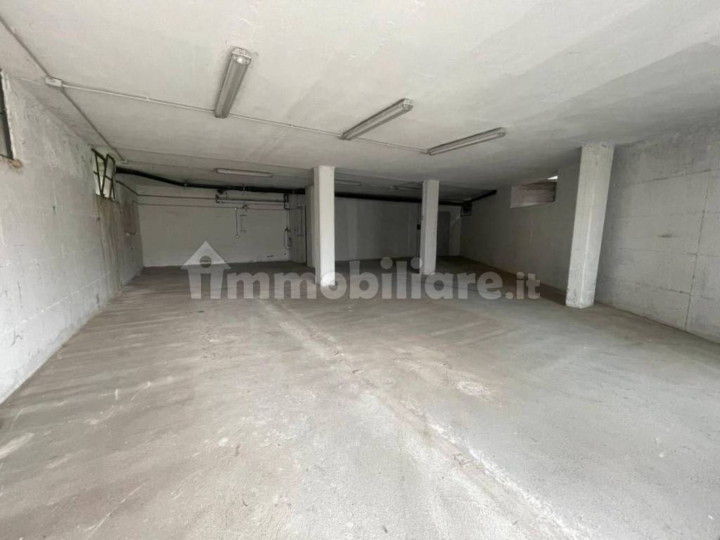 locale commerciale in affitto a Strambino