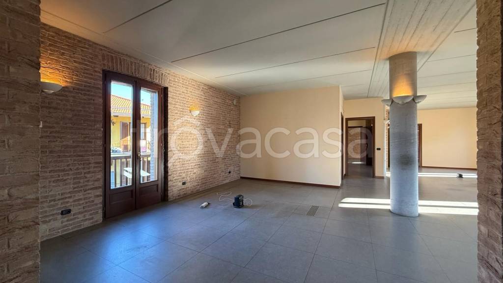 ufficio in affitto a Strambino