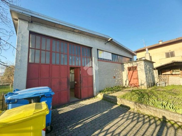 locale commerciale in affitto a Strambino