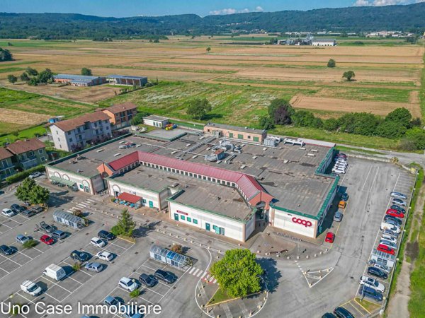 negozio in affitto a Strambino