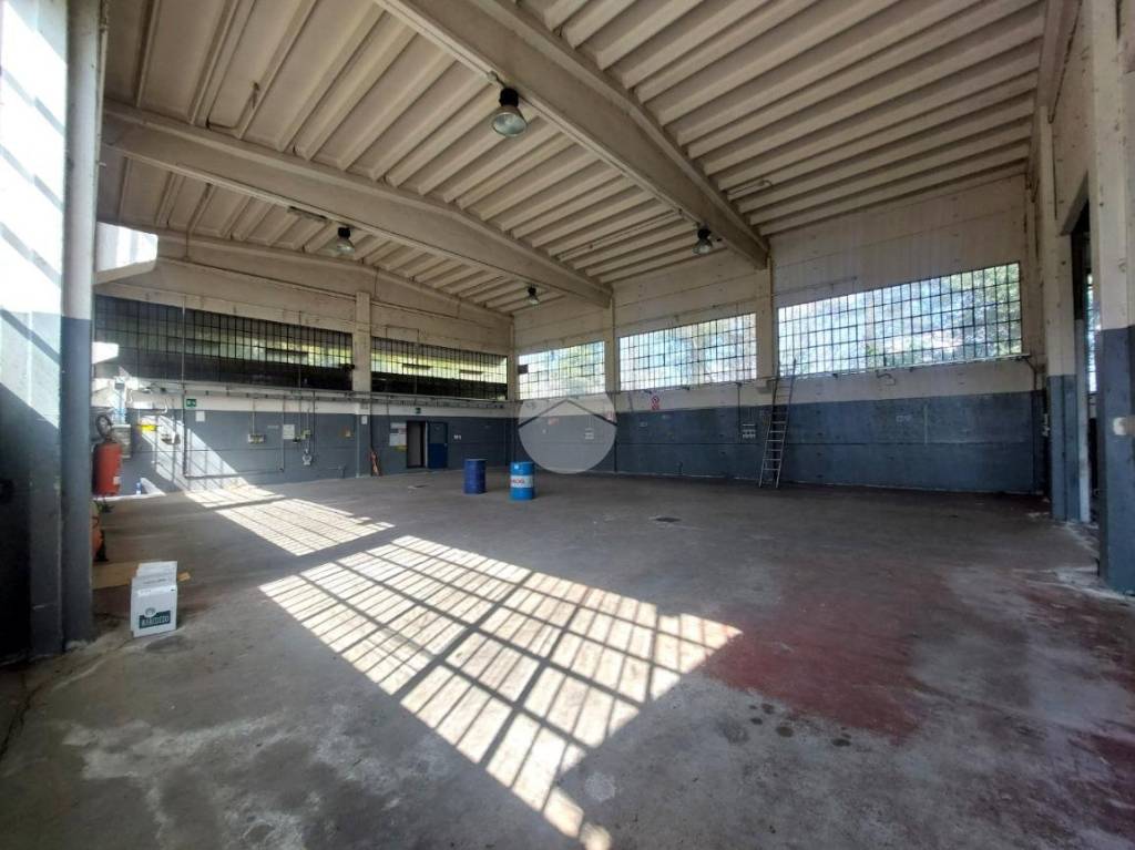 locale commerciale in affitto a Strambino