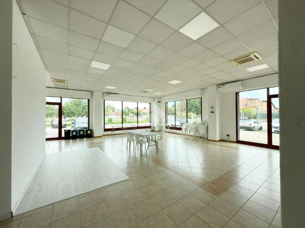 negozio in affitto a Strambino