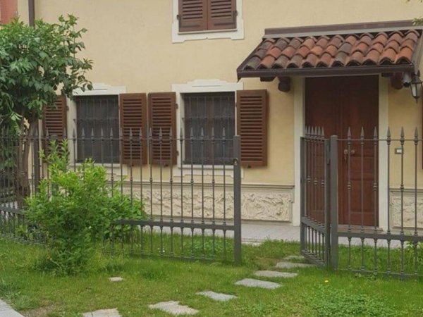 casa indipendente in affitto a Torino in zona Mirafiori Sud