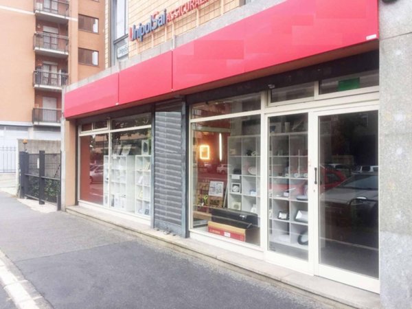 negozio in affitto a Torino in zona Lingotto