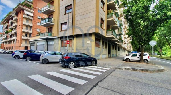 negozio in affitto a Torino in zona Vanchiglia